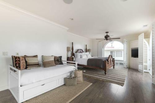 Shoreline - Spectacular Beachfront Abode W Fire Pit, Spa & Pool Table
