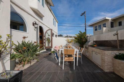 Shoreline - Spectacular Beachfront Abode W Fire Pit, Spa & Pool Table
