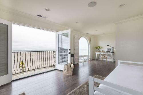 Shoreline - Spectacular Beachfront Abode W Fire Pit, Spa & Pool Table