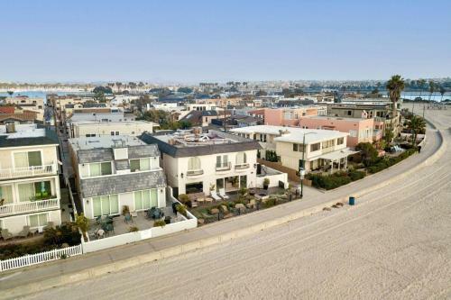 Shoreline - Spectacular Beachfront Abode W Fire Pit, Spa & Pool Table