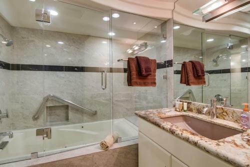 Ocean Front, 2 Private View Decks In Heart Of Mb