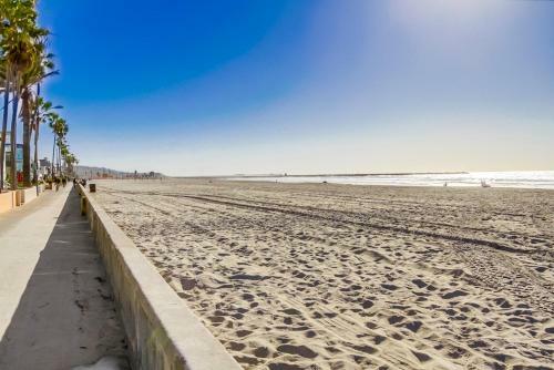 1 House To Beach, Ocean View Deck, Dog Ok