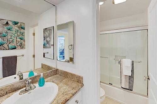 Mission Beach Retreat: Private Garage, Surfboards Home