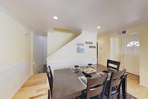 Mission Beach Retreat: Private Garage, Surfboards Home