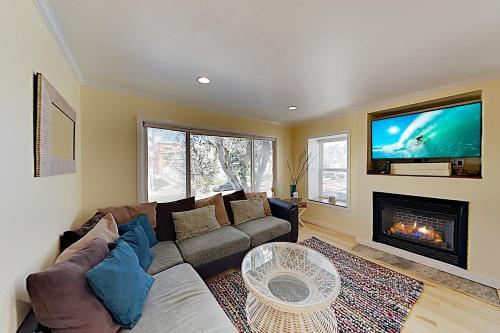 Mission Beach Retreat: Private Garage, Surfboards Home