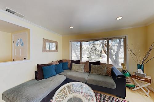 Mission Beach Retreat: Private Garage, Surfboards Home