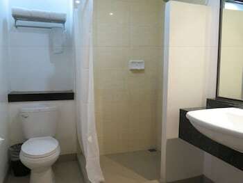 Hotel Circle Inn - Iloilo City Center