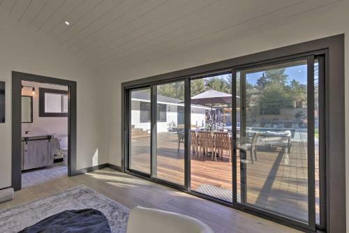 Sonoma Area Oasis Spacious Pool Deck With Grill