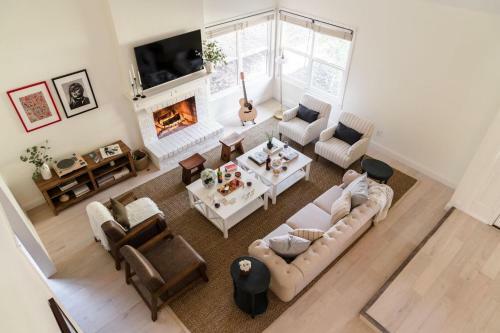 Clementine - Bright Modern Retreat W Pool & Large Patio