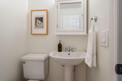 Clementine - Bright Modern Retreat W Pool & Large Patio