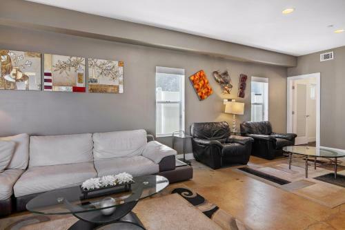 Ocean-view Oasis With Rooftop Deck - Steps To Beach Home