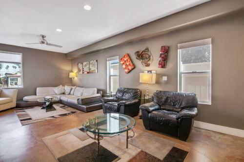 Ocean-view Oasis With Rooftop Deck - Steps To Beach Home