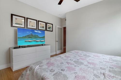 Ocean-view Oasis With Rooftop Deck - Steps To Beach Home