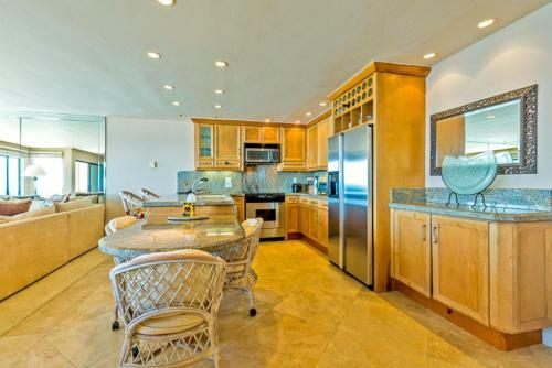 #747 - Del Mar Beach Club Retreat