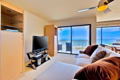 #747 - Del Mar Beach Club Retreat