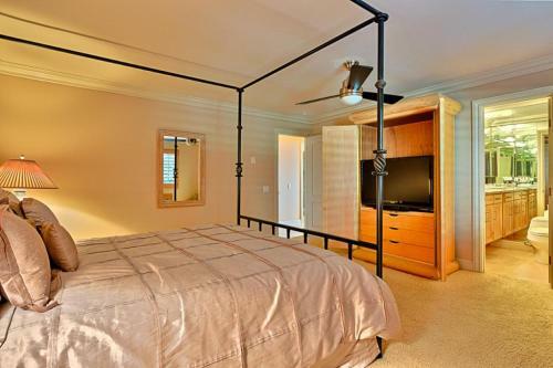 #747 - Del Mar Beach Club Retreat