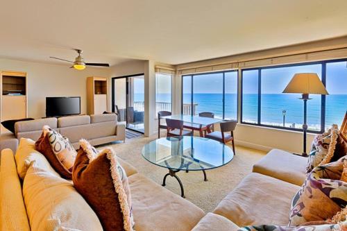 #747 - Del Mar Beach Club Retreat