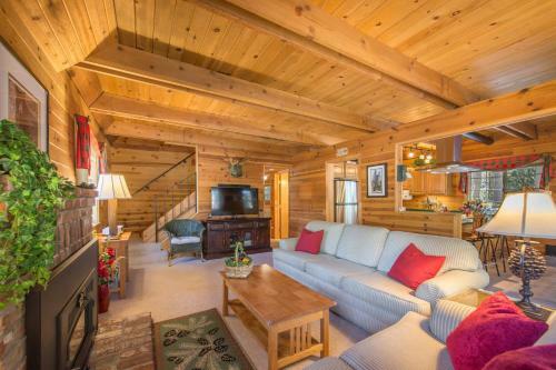 Alpenglow Lake House