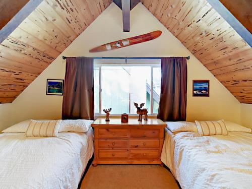 2275 Silver Tip Ave Cabin