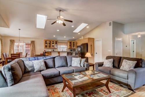 1144gb The Golden Bear Retreat Home