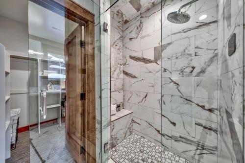 6 Bedroom Luxury Home With Great Location Townhouse