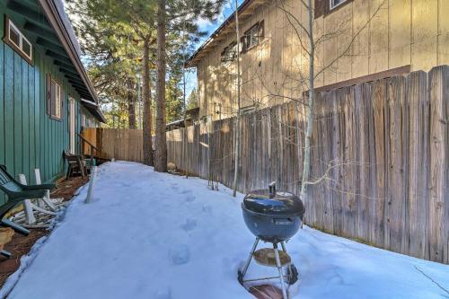 Rustic Cabin With Yard And Patio - Walk To Lake Tahoe!