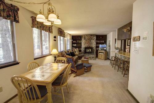 Tahoe Island Hideaway By Lake Tahoe Accommodations