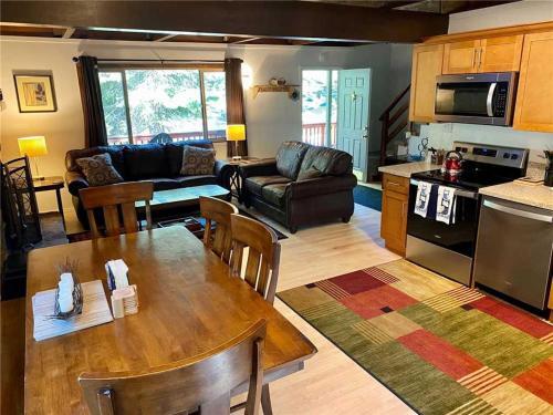 1781 Nadowa Cottage