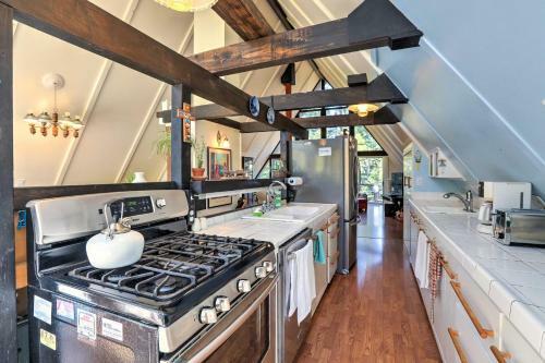 Gorgeous A-frame Cabin With Deck - 1 Mi To Lake Tahoe