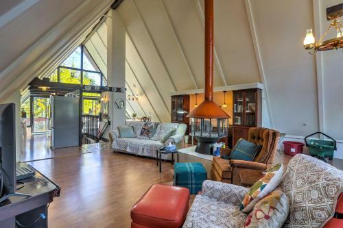 Gorgeous A-frame Cabin With Deck - 1 Mi To Lake Tahoe