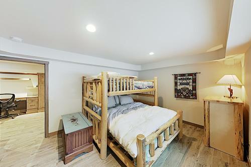 New Listing! Custom Alpine Home With Private Hot Tub Home