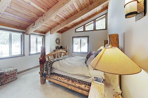 New Listing! Custom Alpine Home With Private Hot Tub Home