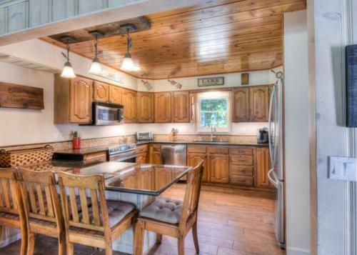 Fairway Vacation Rental Cabin