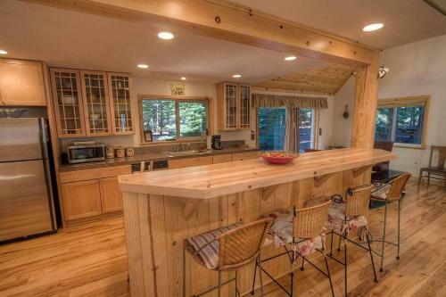 Knotty Pine Retreat By Lake Tahoe Accommodations