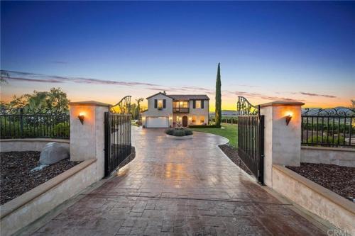 Tv-404 Endless Vineyard Views