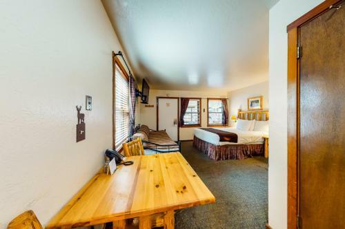 Franciscan Lakeside Lodge Studio
