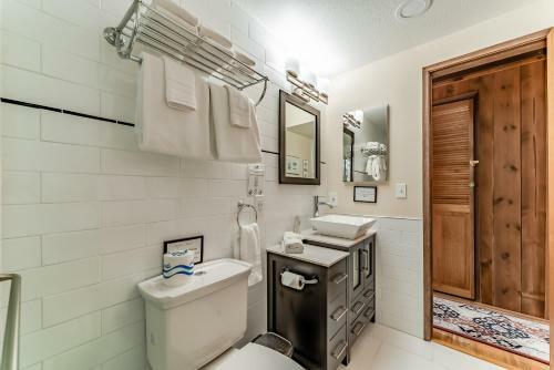Whalesong House