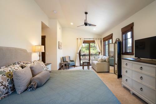 New Listing! Luxury 3bd Residence On Gray's Crossing Golf Course