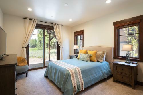 New Listing! Luxury 3bd Residence On Gray's Crossing Golf Course