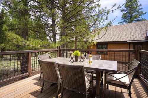 New Listing! Luxury 3bd Residence On Gray's Crossing Golf Course