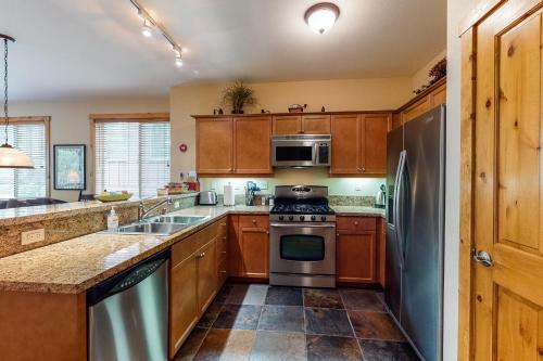 Comfortable And Convenient Truckee Condo