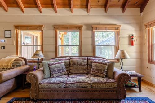 Lake Arrowhead Area Modern Cabin At Sugars Mountain Chalet