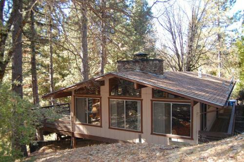99 Yosemite Mountain Lodge