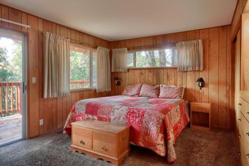 99 Yosemite Mountain Lodge