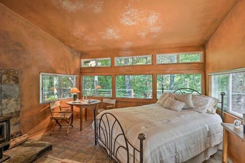 Cozy Junction City Cottage With Deck By Connor Creek!