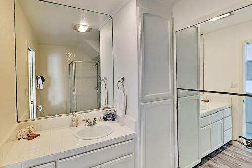 Mer de Calladonn - Ocean-view Oasis With Balcony Townhouse