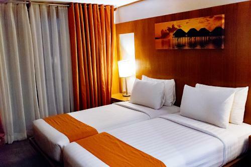 Hotel Crown Regency Beach Resort