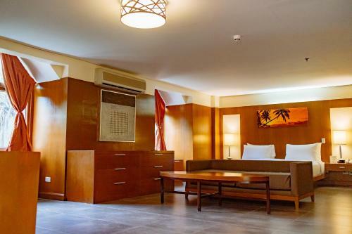 Hotel Crown Regency Beach Resort