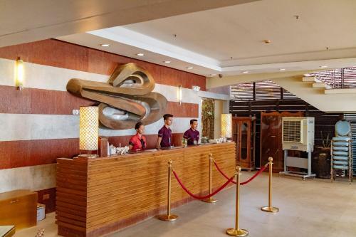Hotel Crown Regency Beach Resort