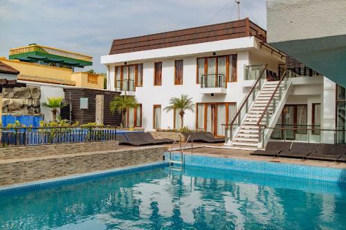 Hotel Crown Regency Beach Resort